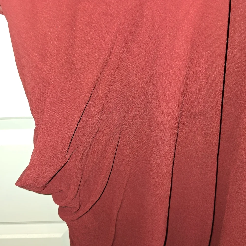 Chic Burgundy Dress with Sequin Detail. - Picture 3 of 3